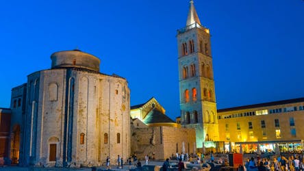 Visita guiada a pie por el casco antiguo de Zadar por la noche